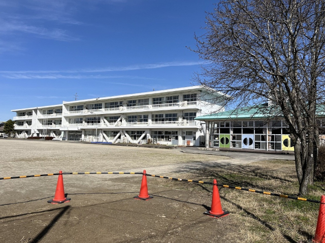 小学校　関市立博愛小学校（小学校）まで716m