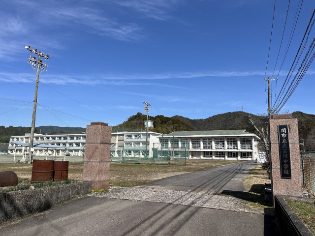 中学校　関市立武芸川中学校（中学校）まで2581m