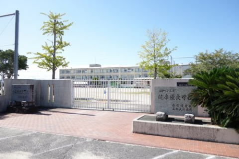 小学校　近江八幡市立岡山小学校（小学校）まで2500m
