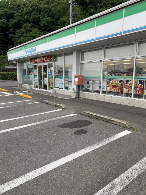 コンビニ　ファミリーマート観音寺流岡店（コンビニ）まで614m