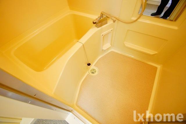 バス・シャワールーム　コンパクトで使いやすいお風呂です