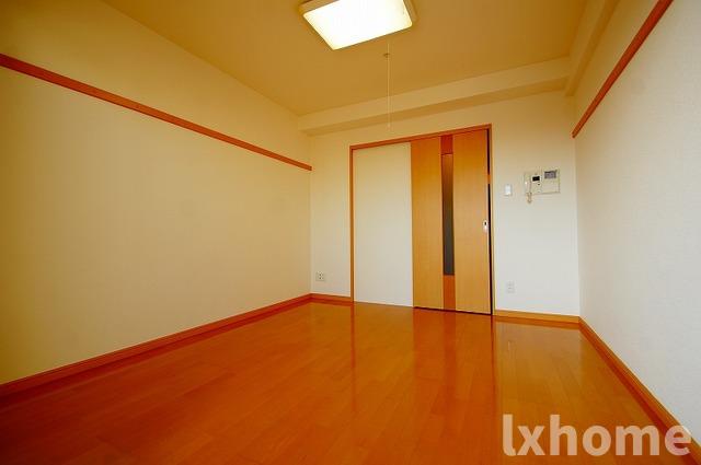 居室・リビング　こちらの居間で趣味の時間をお楽しみください