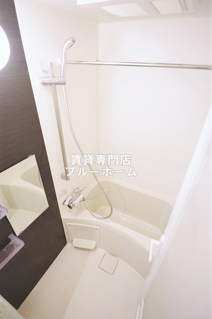 バス・シャワールーム　浴室乾燥機付きのお風呂！