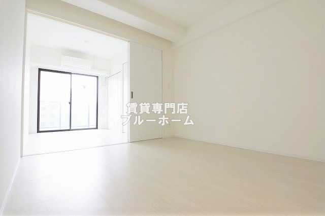 居室・リビング　8.4帖の広々としたリビング！