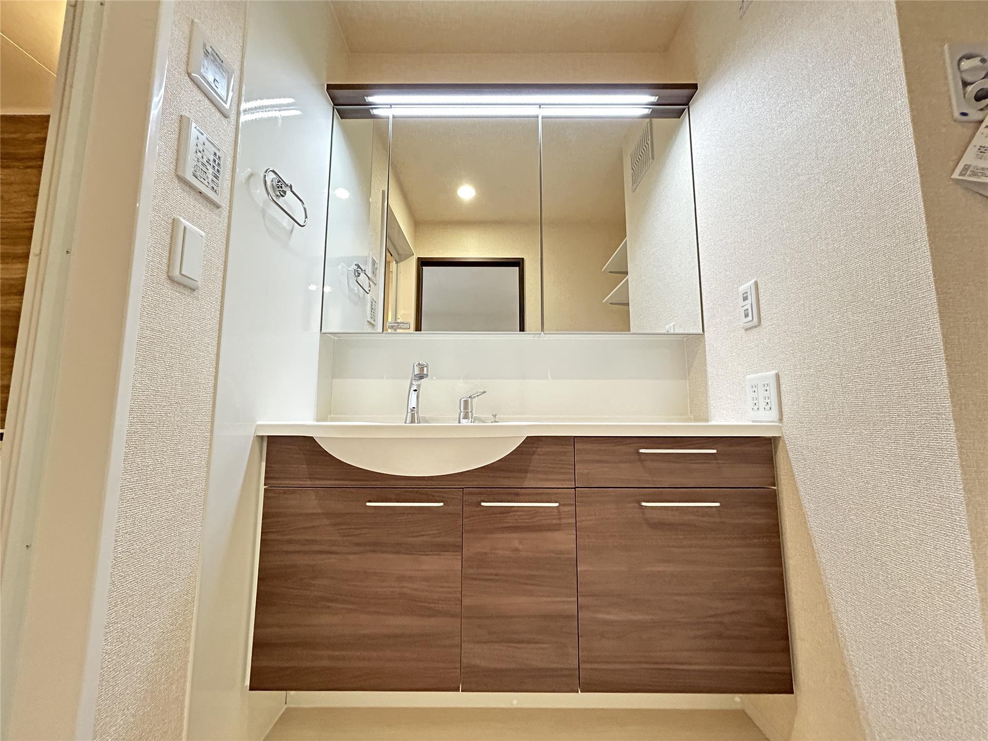 洗面設備　洗髪洗面化粧台