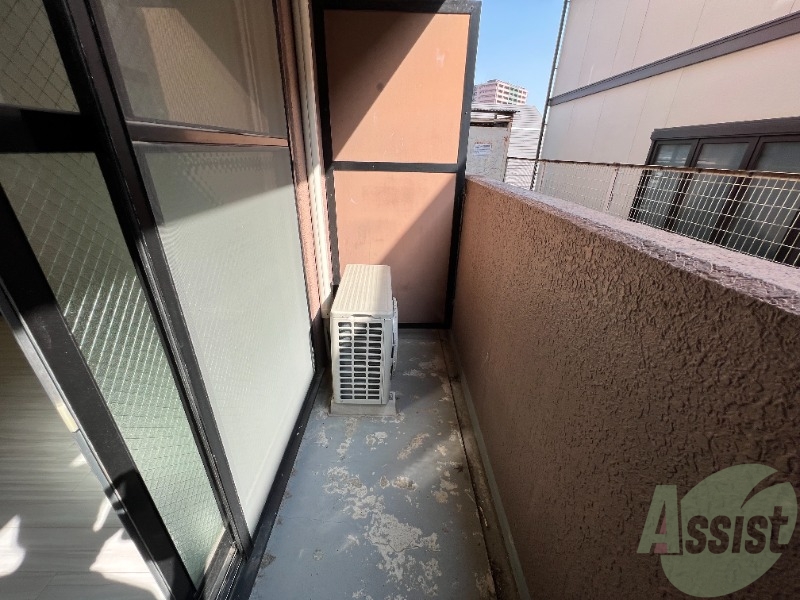 バルコニー　広めのバルコニーです。洗濯物がたくさん干せそうです。