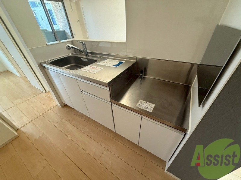 キッチン　キッチンはカウンターキッチンです。調理スペースも広め。