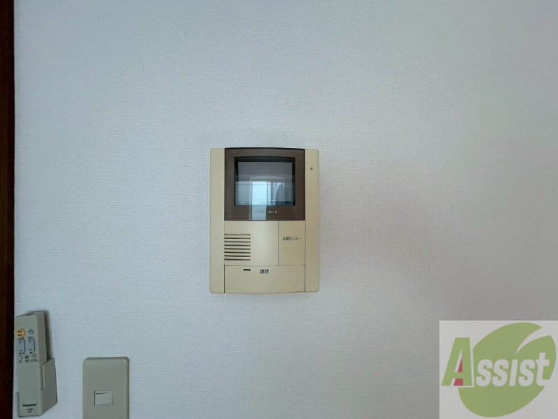 セキュリティ　モニタ付インターホンです。セキュリティ面も安心ですね！