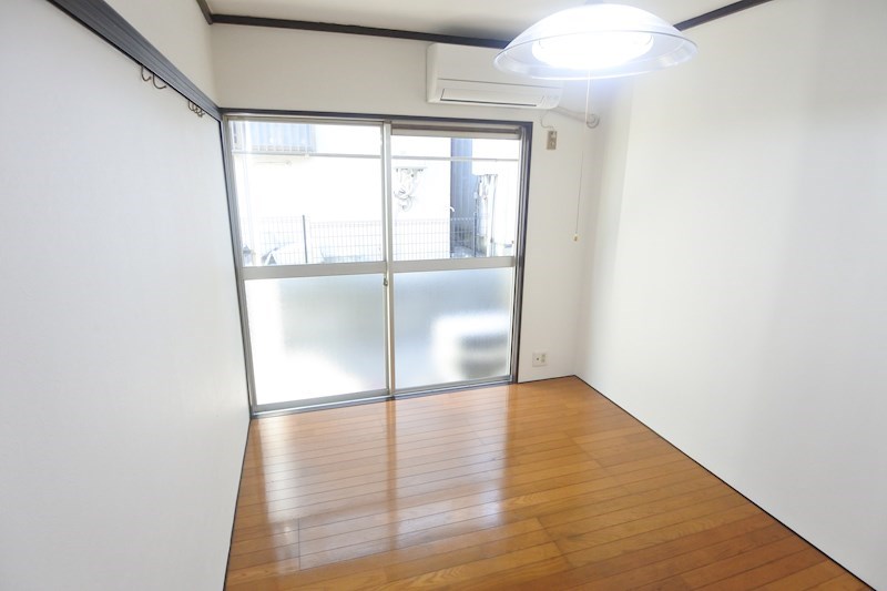 居室・リビング　フローリング仕上げ