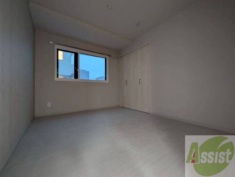 その他部屋・スペース　こちらのお部屋は光が差し込む、温かみのあるお部屋です。