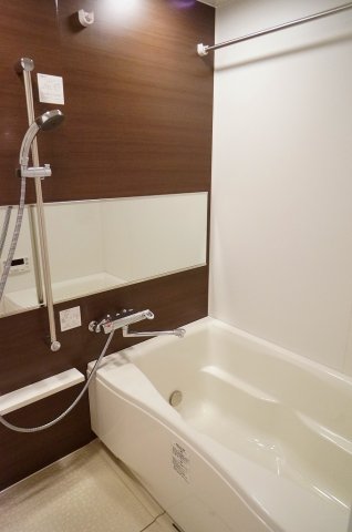 バス・シャワールーム　コンパクトで使いやすいお風呂です