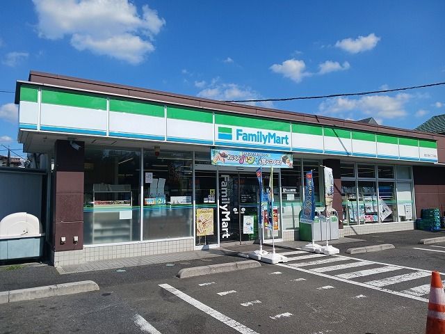 コンビニ　ファミリーマート（コンビニ）まで400m