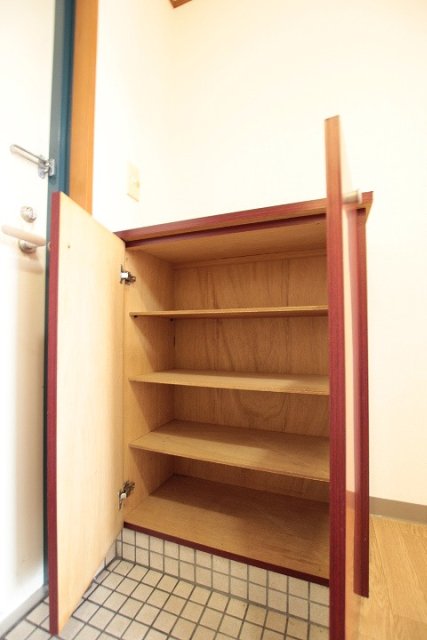 収納　同物件別号室の写真です。