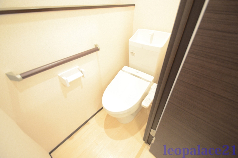 その他　温水シャワー付きトイレです