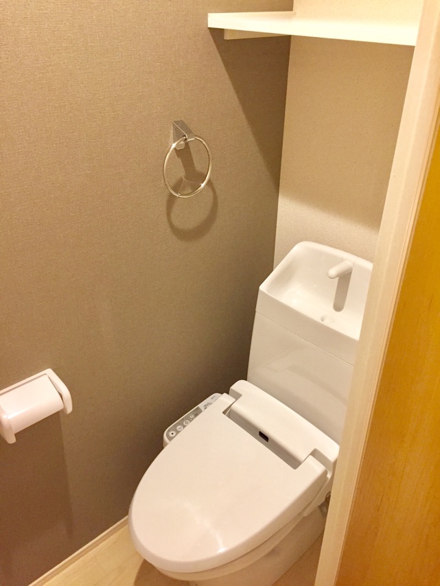 その他　温水洗浄便座完備