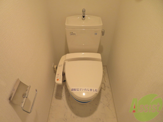 トイレ　人気のウォシュレットつきのトイレです。嬉しいですね。