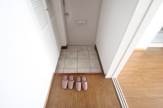 玄関　※別号室の写真です。