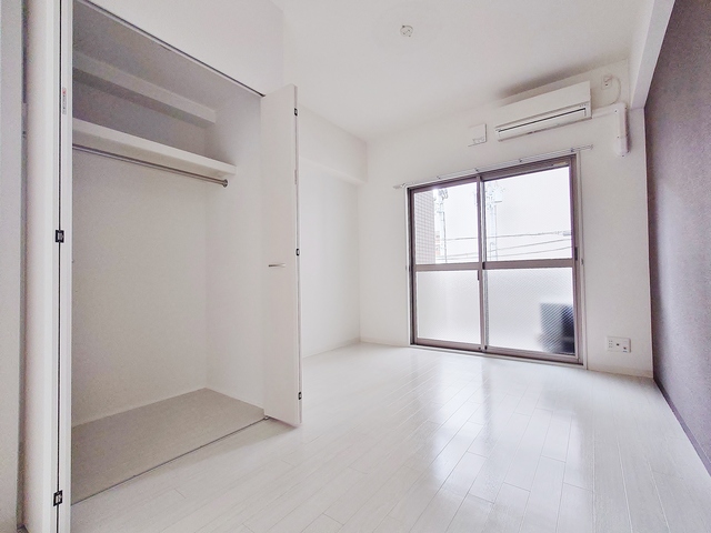 収納　クローゼット・エアコン付