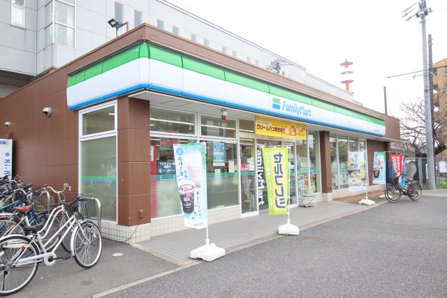 コンビニ　ファミリーマート　近鉄烏森駅前店（コンビニ）まで200m