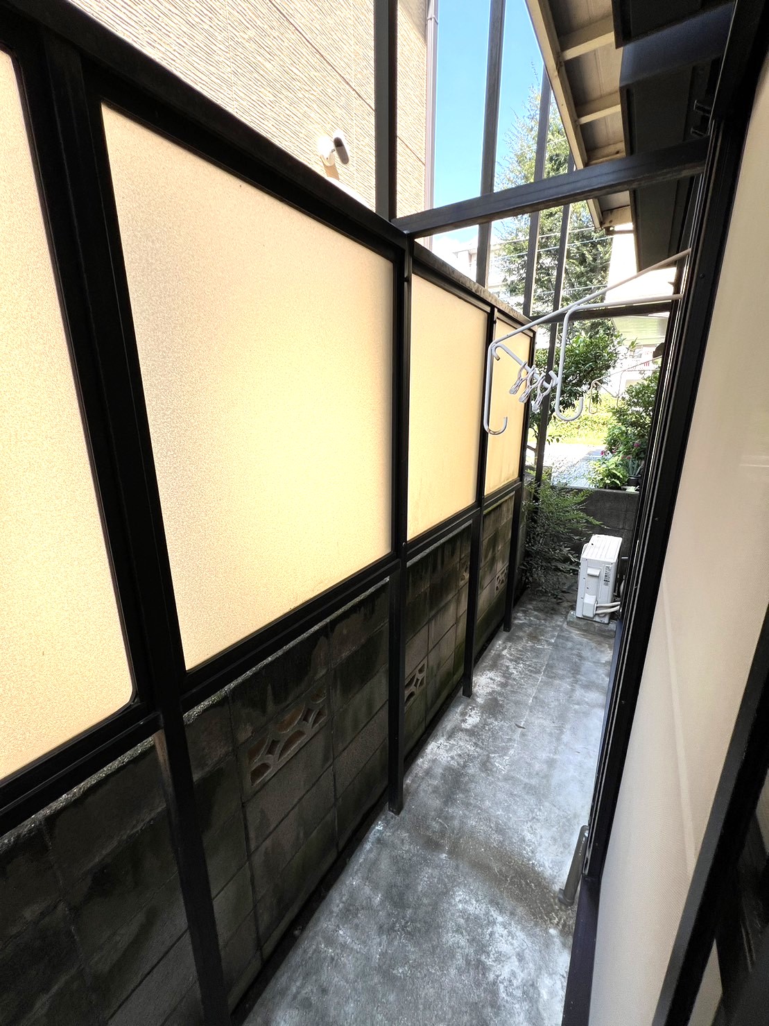 バルコニー　外からの目が気にならない位置にあります。