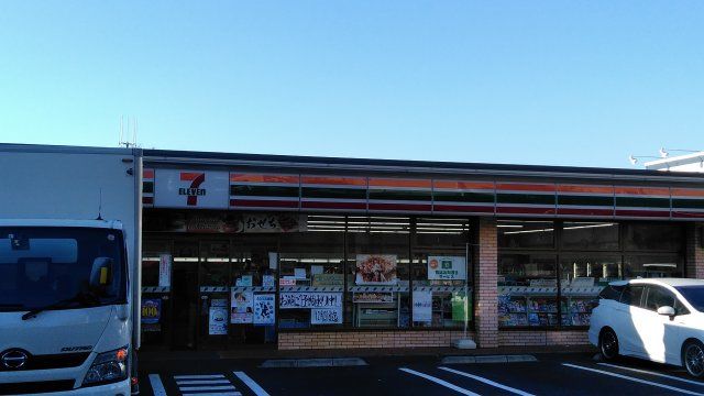コンビニ　セブン‐イレブン 横浜左近山団地店（コンビニ）まで527m