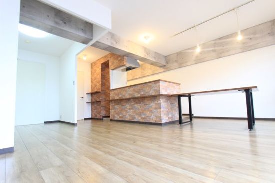 居室・リビング　こちらの居間で趣味の時間をお楽しみください