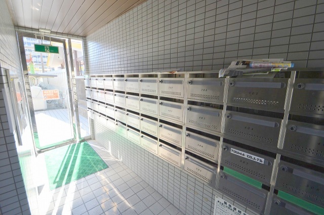 ドラックストア　スーパードラッグひまわり船越店（ドラッグストア）まで558m