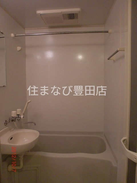 バス・シャワールーム　同型同型写真