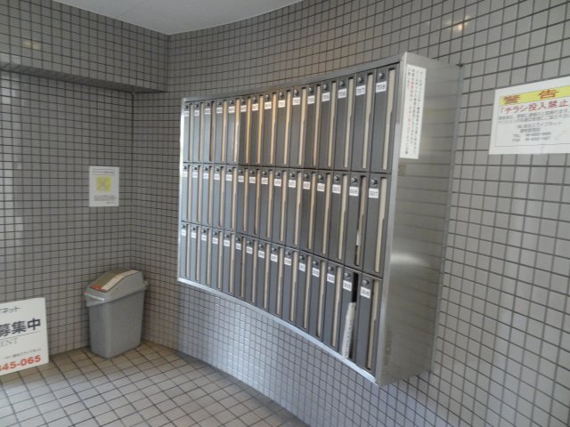 エントランス　メールボックス