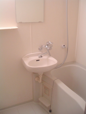 バス・シャワールーム　洗面台付きバスルーム