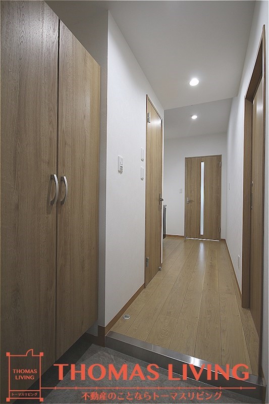 玄関　色合いは階数によって異なりますので詳細はお問合せ下さい。