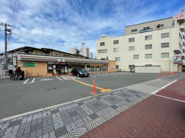 コンビニ　セブンイレブン（コンビニ）まで290m