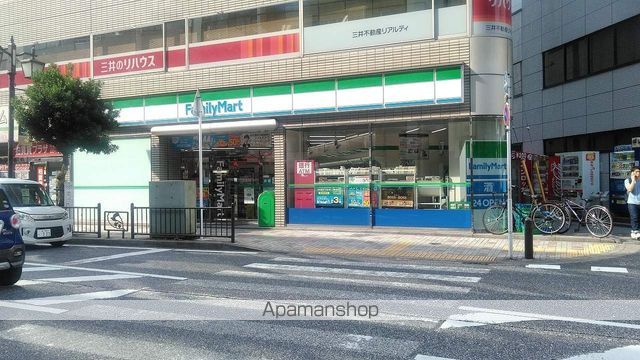 コンビニ　ファミリーマート（コンビニ）まで46m