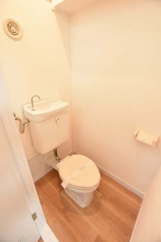 トイレ　別号室の画像です。ご参考下さい。