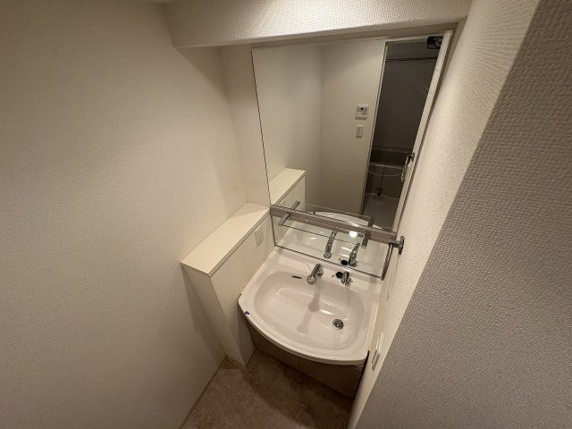 洗面設備　スペースが確保できる洗面所です