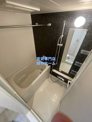 バス・シャワールーム　コンパクトで使いやすいお風呂です