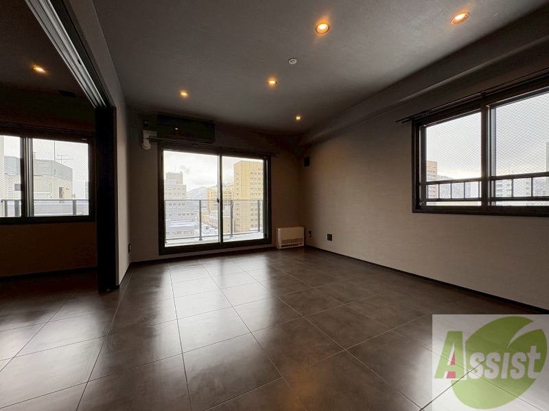 居室・リビング　エアコン付きで快適なリビングになっております！