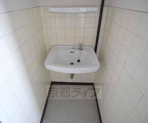 洗面設備　洗面台を取替えしているお部屋もございます