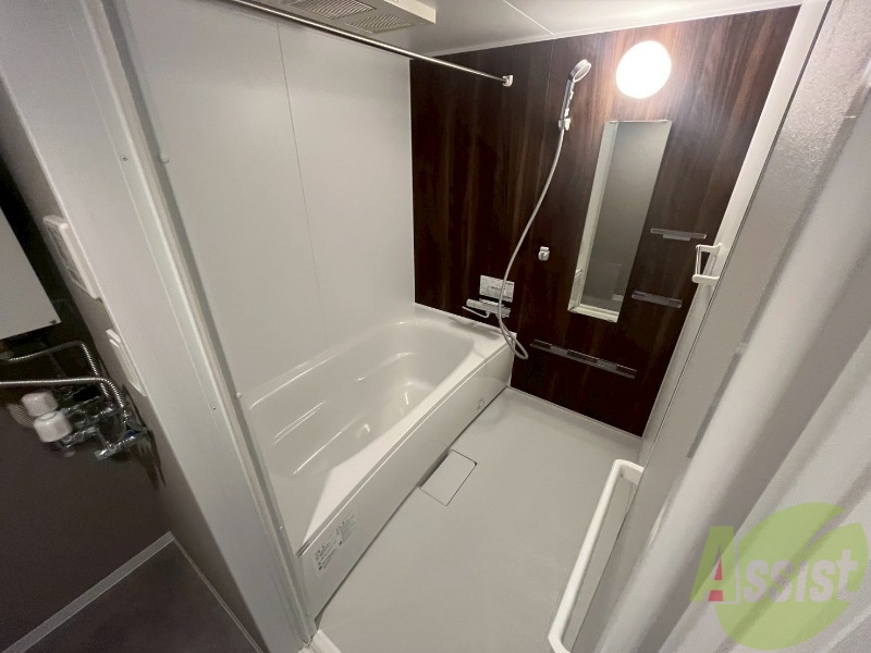 バス・シャワールーム　お風呂になります。一日の疲れを癒してくださいね。