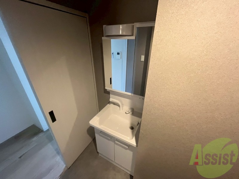 洗面設備　独立洗面台です。大きくてよいですね。シャンプーもできます！