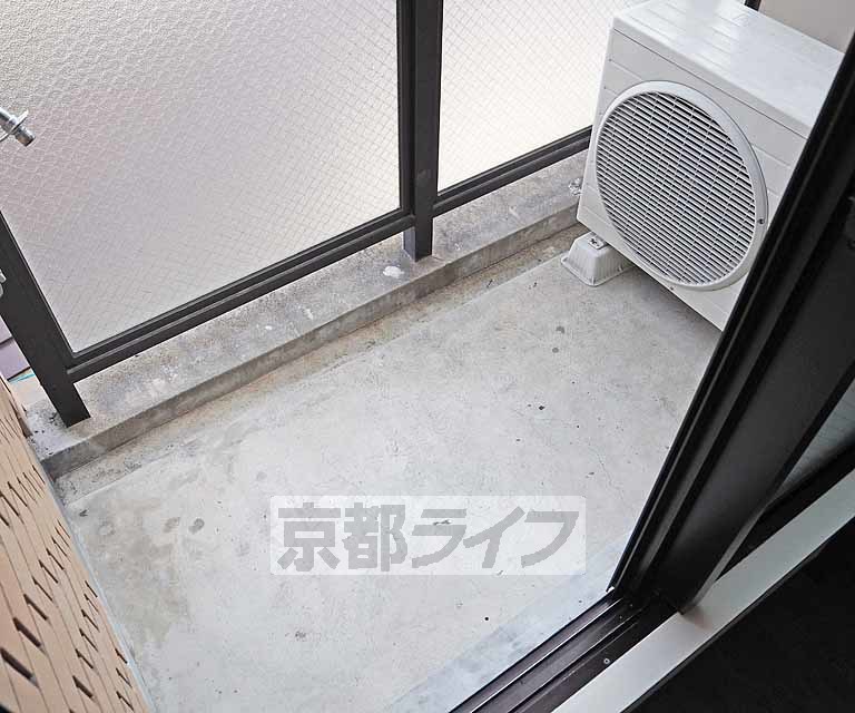 バルコニー　洗濯機が置けます。