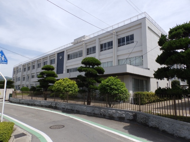 小学校　四国中央市立金生第一小学校（小学校）まで684m