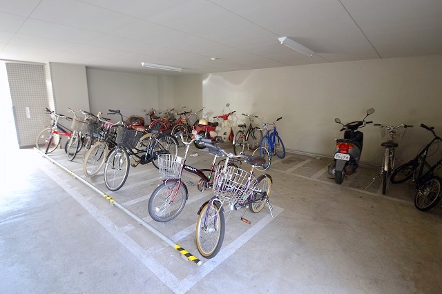 その他共有部分　敷地内駐輪場♪屋根付です♪