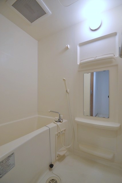 バス・シャワールーム　広々としてキレイなバス☆