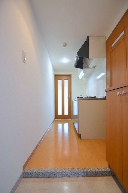 玄関　玄関から見た感じです☆