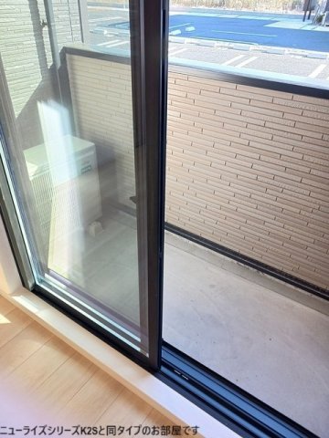 バルコニー　暖かな日差しのふりそそぐバルコニー