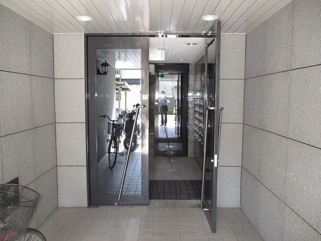エントランス　きれいなエントランスです