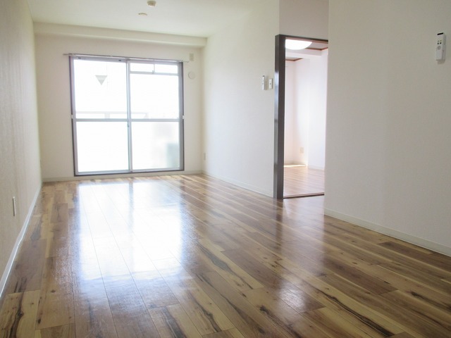 居室・リビング　明るくキレイなお部屋です