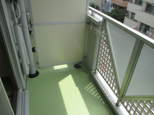 バルコニー　日当たりの良いバルコニーです