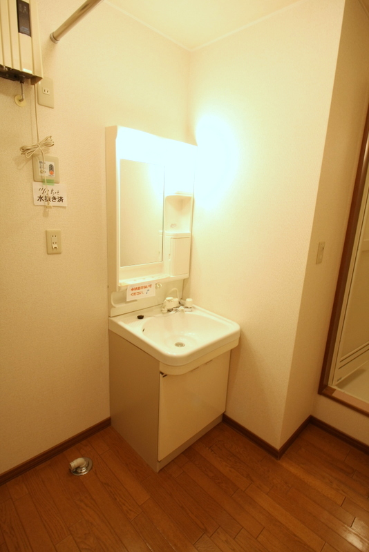 洗面設備　朝の身支度に便利な洗面台です♪